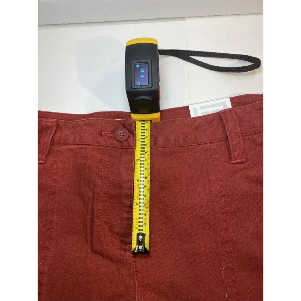 Liz Claiborne Size 12 Capri Duke Red Short Stretch ~ New - Picture 6 of 9